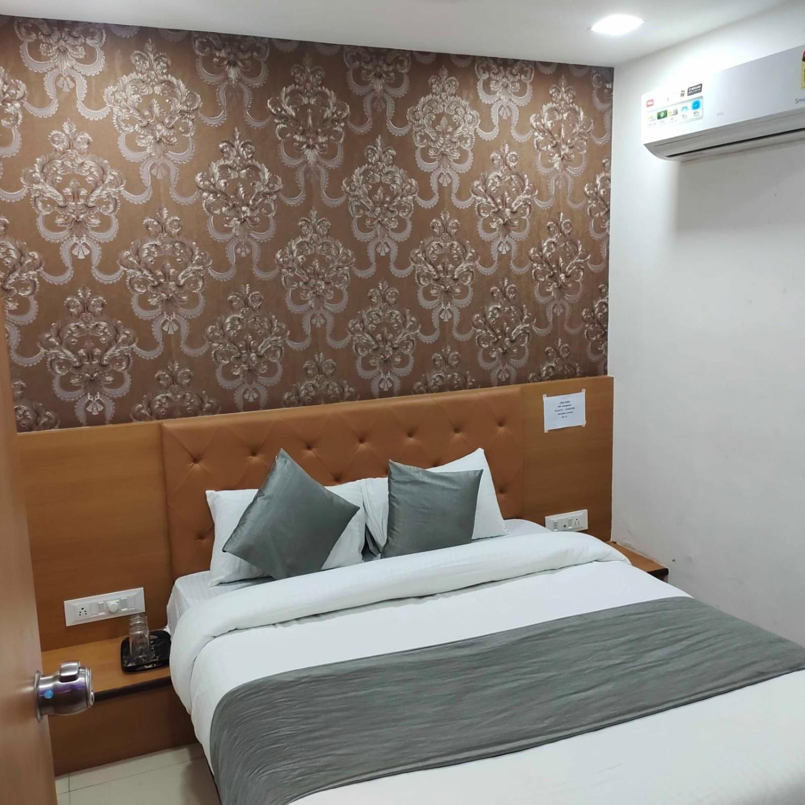Hotel Globle Vadodara Exteriör bild